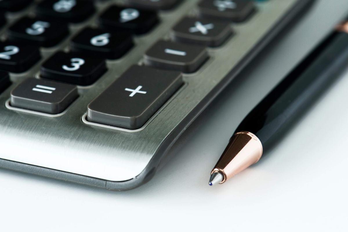 A Lei 11.441/2007 inovou no ordenamento jurídico ao possibilitar que sucessores e alguns interessados façam o inventário diretamente em cartório, de maneira mais célere e com menos burocracia.