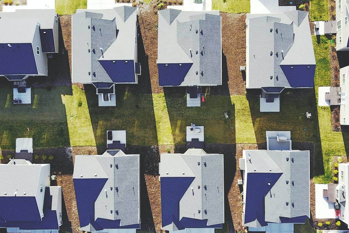O remembramento nada mais é do que a fusão ou unificação de dois ou mais lotes, com o objetivo de formar uma área maior para edificações. Entre em contato para saber como.